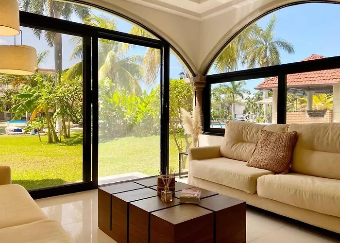 Charming Lagoon Front Villa By Casa Paraiso